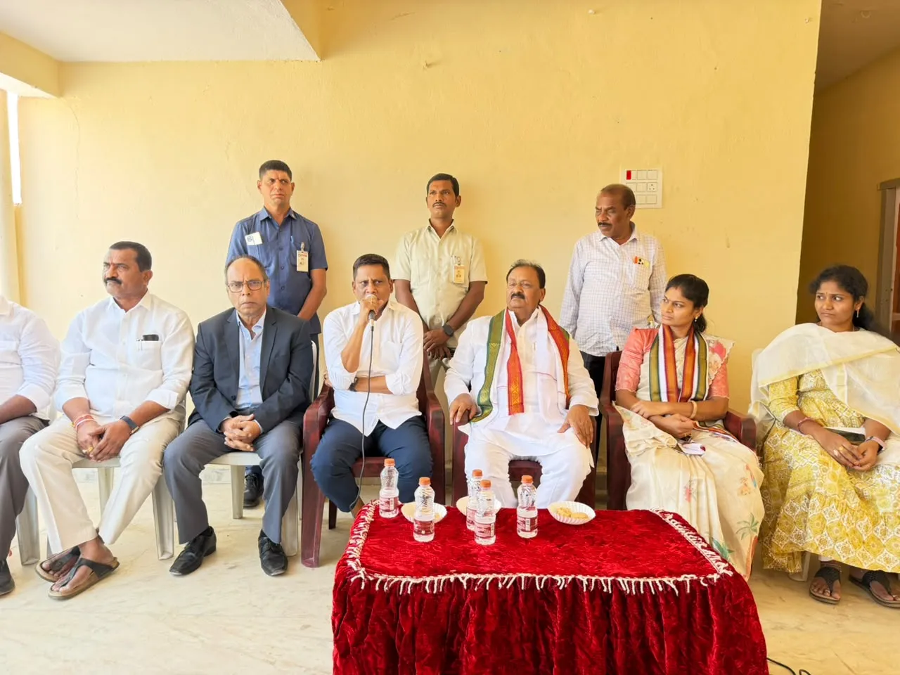 కామారెడ్డి ఇందిరాగాంధీ స్టేడియాన్ని క్రికెట్ అభివృద్ధికి కేంద్రంగా తీర్చిదిద్దుతాం షబ్బీర్ అలీ