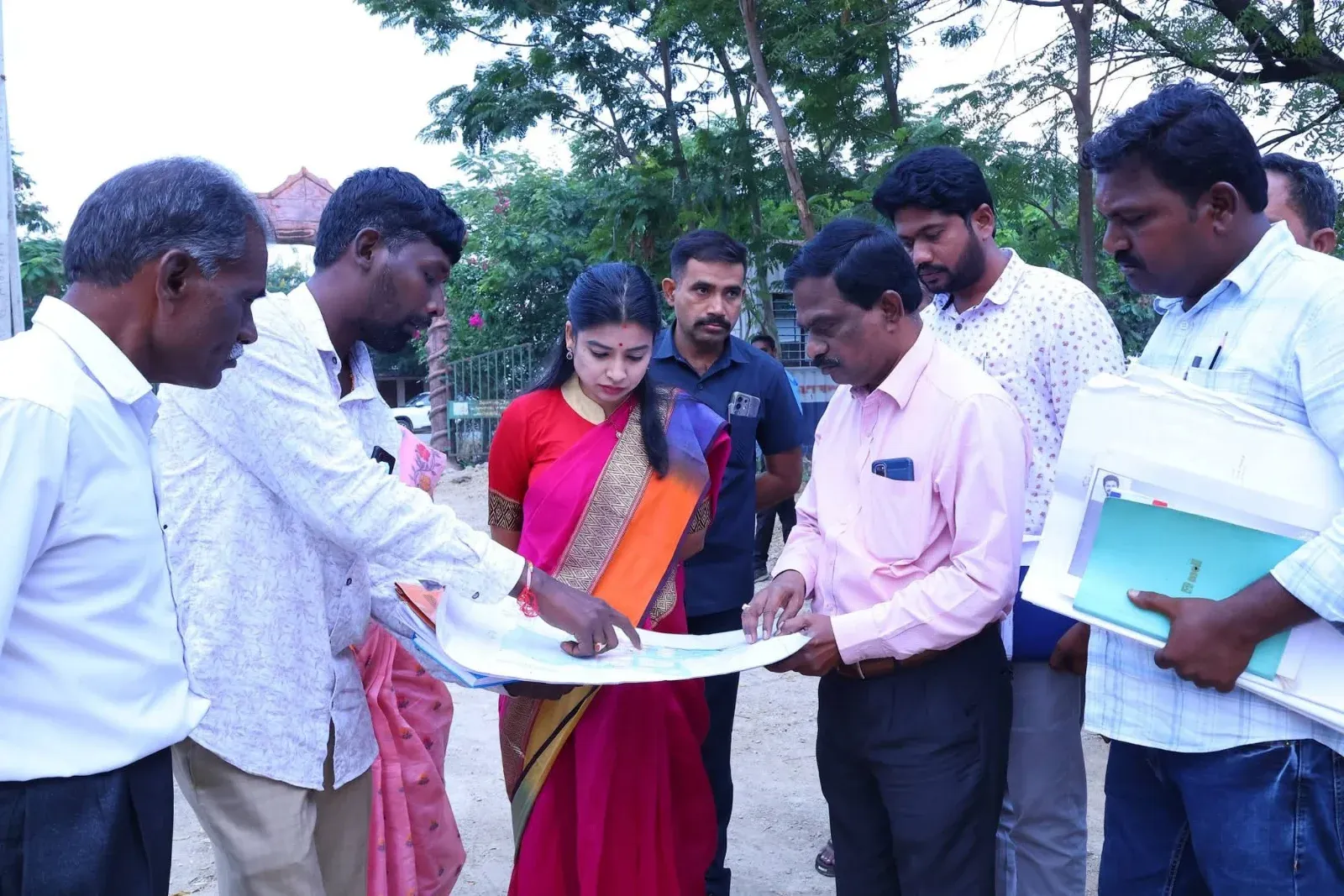 నిర్మాణ పనుల్లో వేగం పెంచాలి
జిల్లా కలెక్టర్ గరిమ అగ్రవాల్.