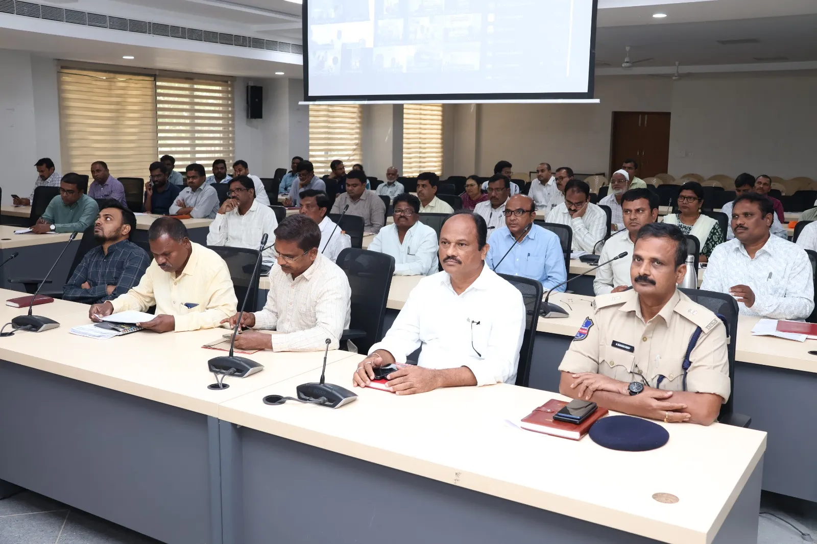 ప్రజావాణి ఫిర్యాదులను సత్వరమే పరిష్కరించాలి
ఇందిరమ్మ ఇళ్ల వేగవంతం చేయాలి జిల్లా కలెక్టర్