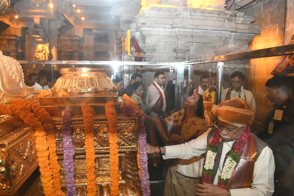యాదగిరిగుట్ట శ్రీ లక్ష్మీనరసింహస్వామి వారిని దర్శించుకున్న గవర్నర్ దంపతులు