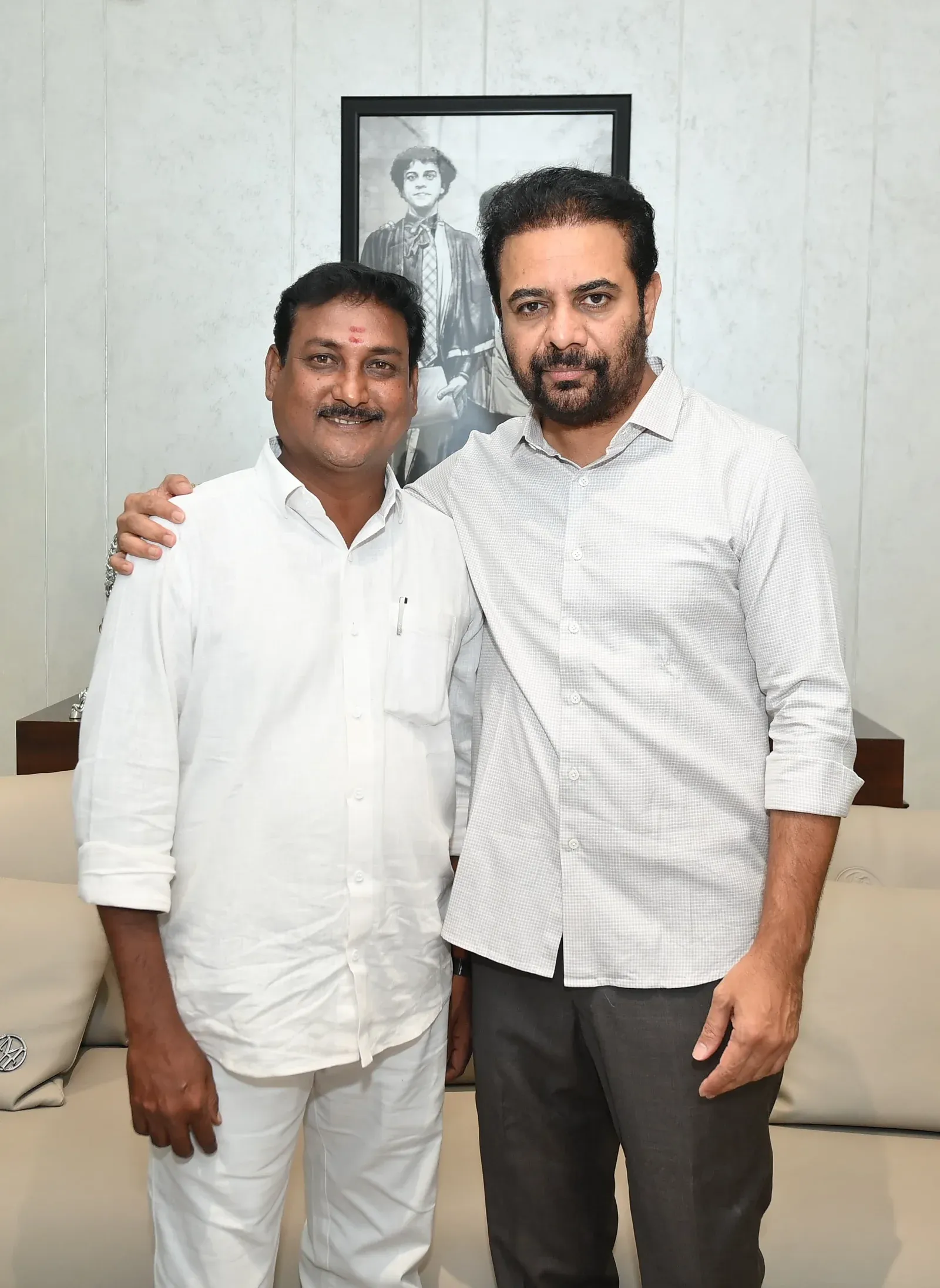 కేటీఆర్ను మర్యాదపూర్వకంగా కలిసిన బీఆర్ఎస్ నాయకులు