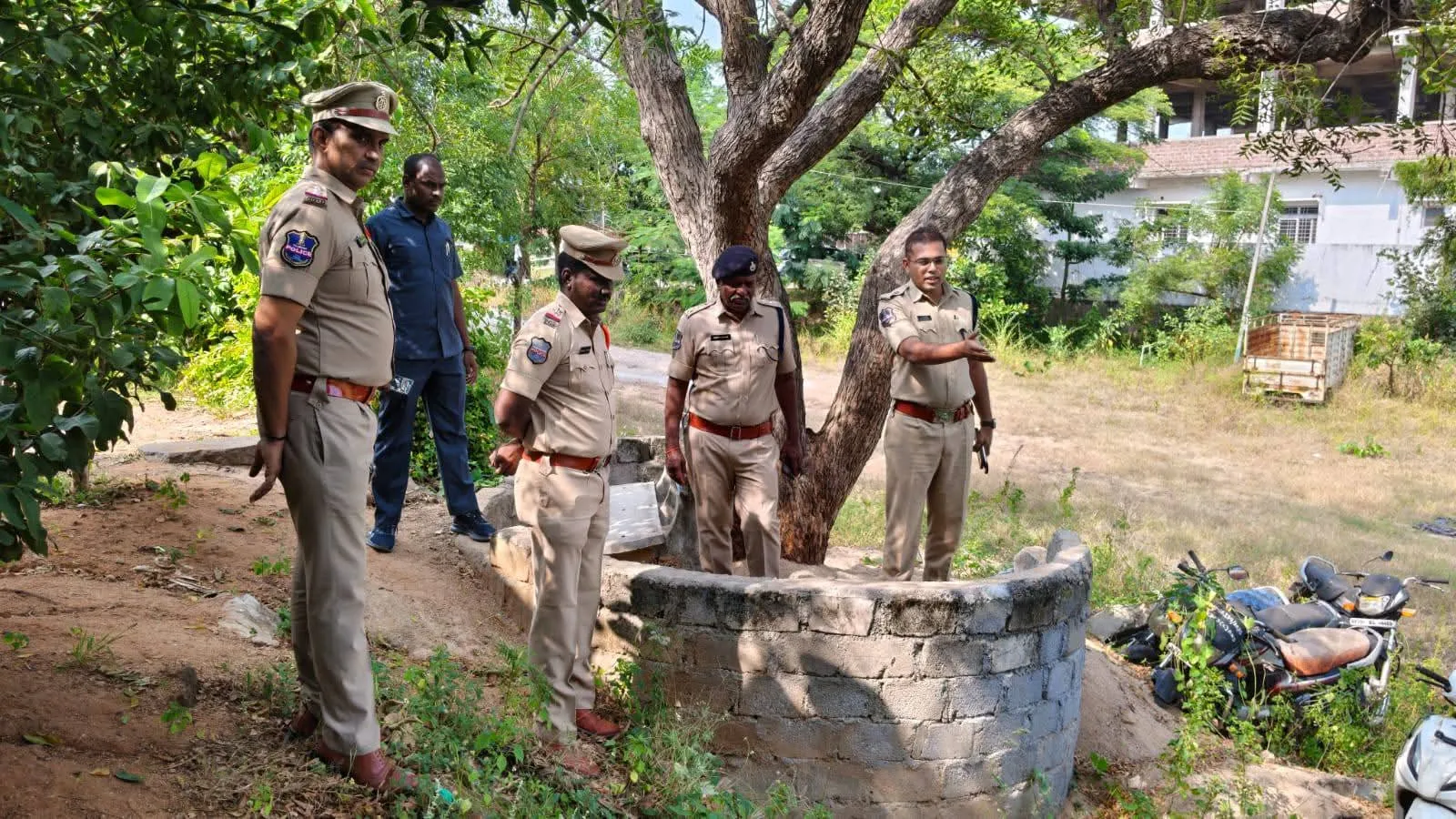 ప్రజలకు పారదర్శకమైన పోలీస్ సేవలు అందించాలి.