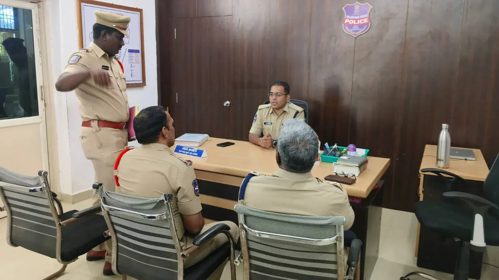 ప్రజలకు పారదర్శకమైన పోలీస్ సేవలు అందించాలి.
