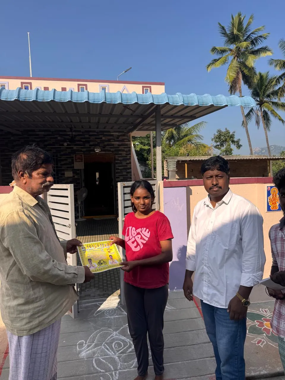 దిగువ మొదలపల్లిలో ఇంటింటికీ తిరిగి జోరుగా ఎంపీటీసీ అభ్యర్థి సద్దాం ప్రచారం