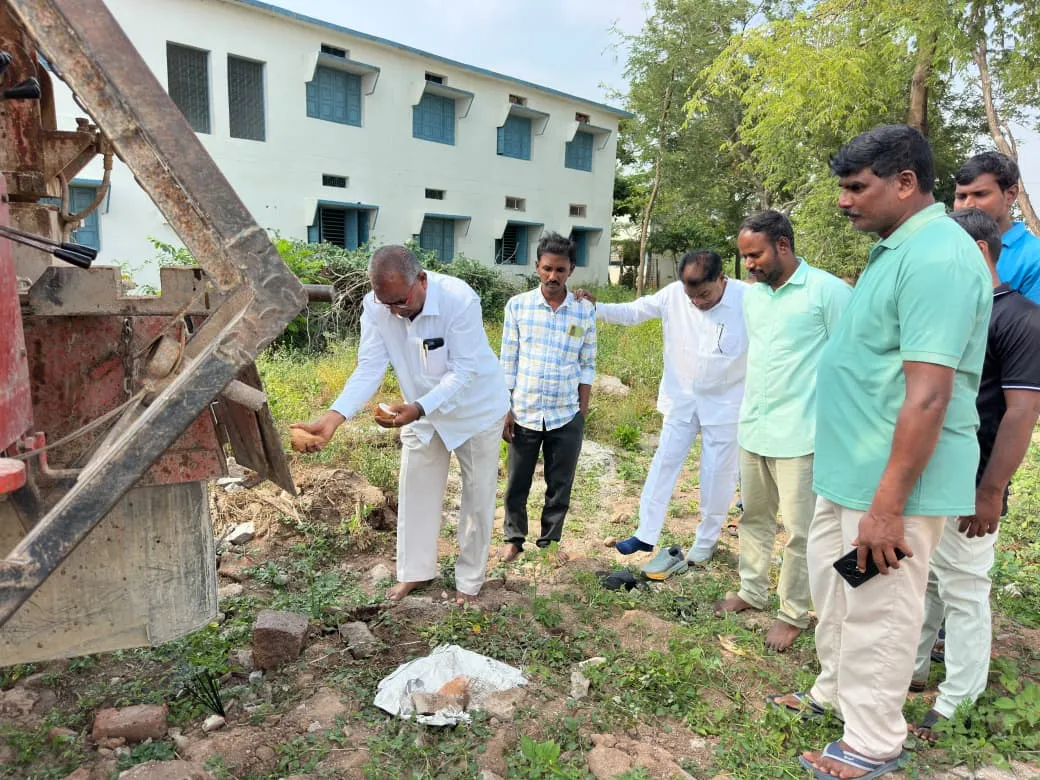 విద్యార్థుల తాగునీటి సమస్యకు పరిష్కారం.. భూంపల్లి పాఠశాలకు బోరు మంజూరు