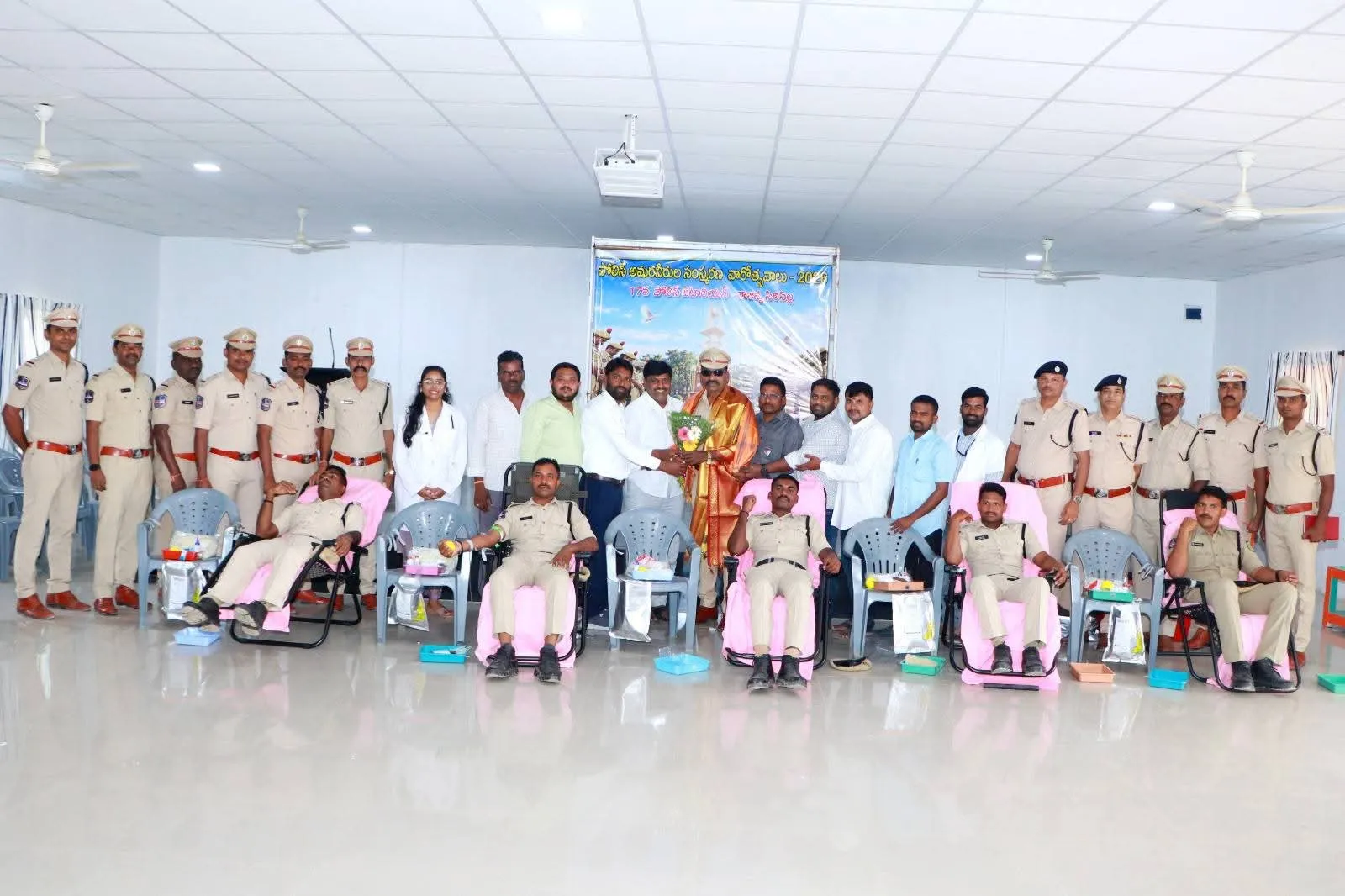 పోలీస్ అమరవీరుల సంస్మరణ వారోత్సవాల్లో భాగంగా 17వ పోలీస్ బెటాలియన్లో మెగా రక్తదాన శిబిరం.
