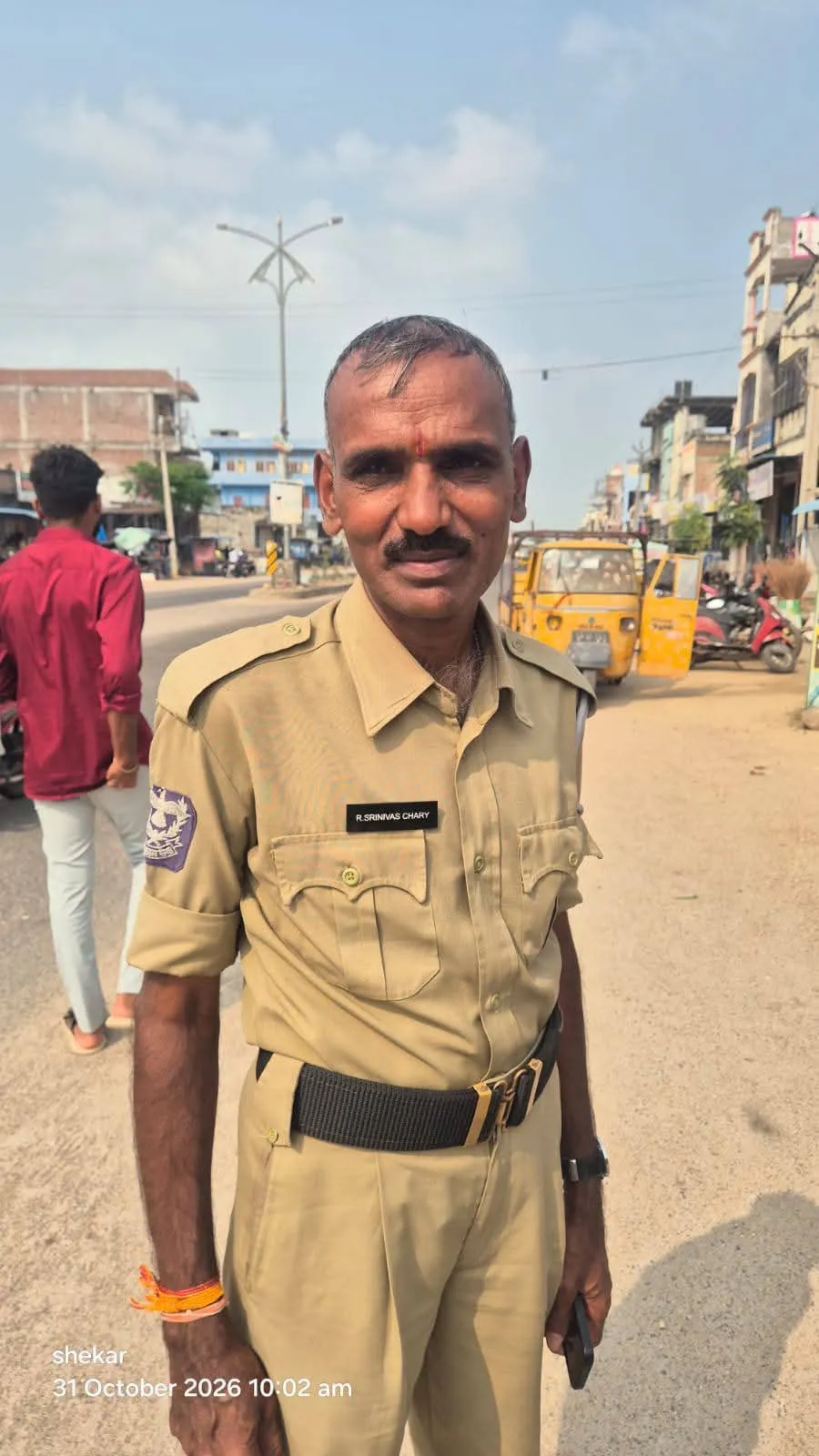 మానవత్వం చాటుకున్న ఎల్లారెడ్డిపేట పోలీసులు.