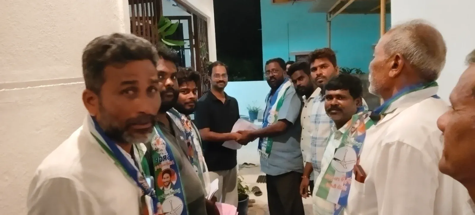 పాపిరెడ్డిపల్లిలో ఫ్యాన్ గుర్తుకు ఓటేయాలని పోటెత్తిన వైఎస్సార్సీపీ శ్రేణులు
